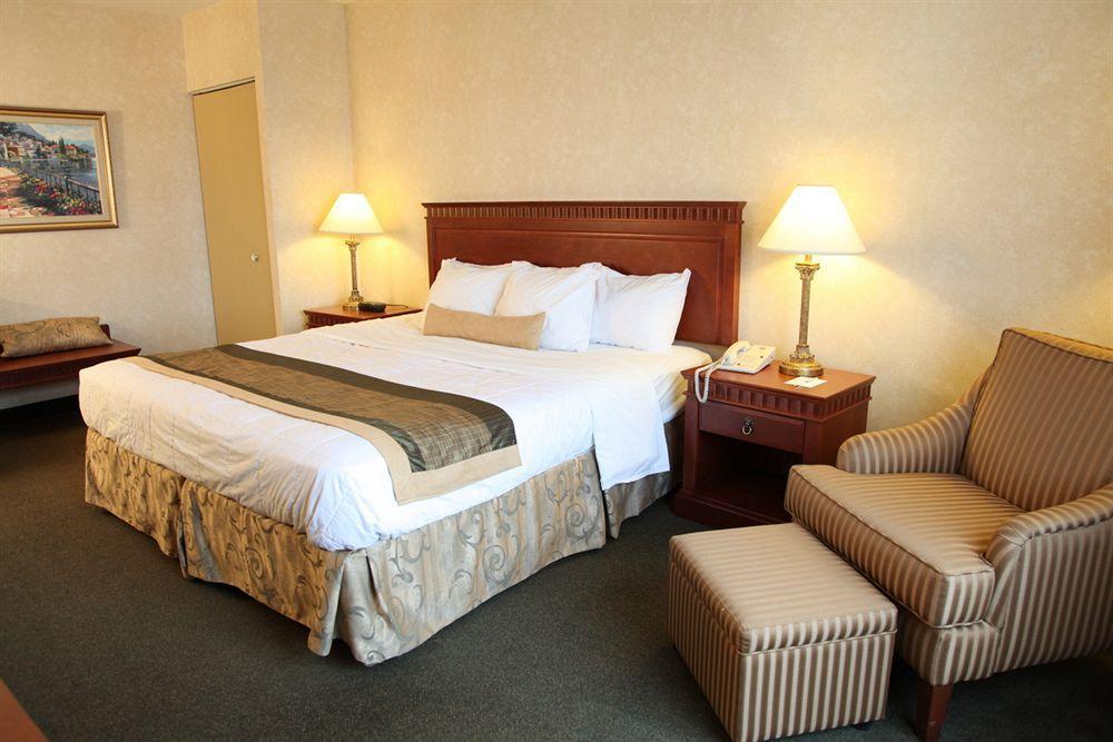 Doubletree By Hilton Montreal Airport 4*