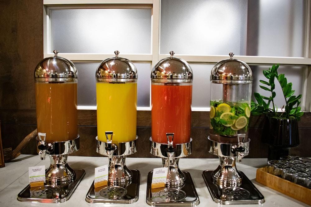 Doubletree By Hilton Montreal Airport Dorval