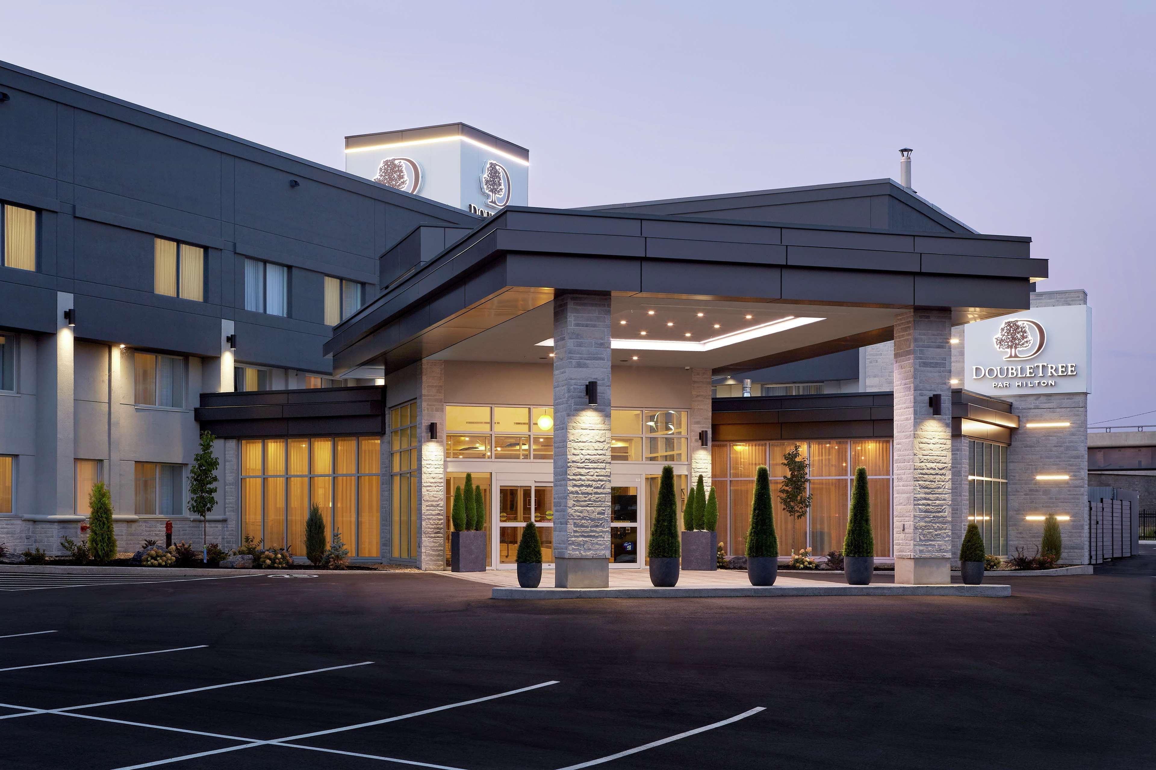 Hotel Doubletree By Hilton Montreal Airport 4*