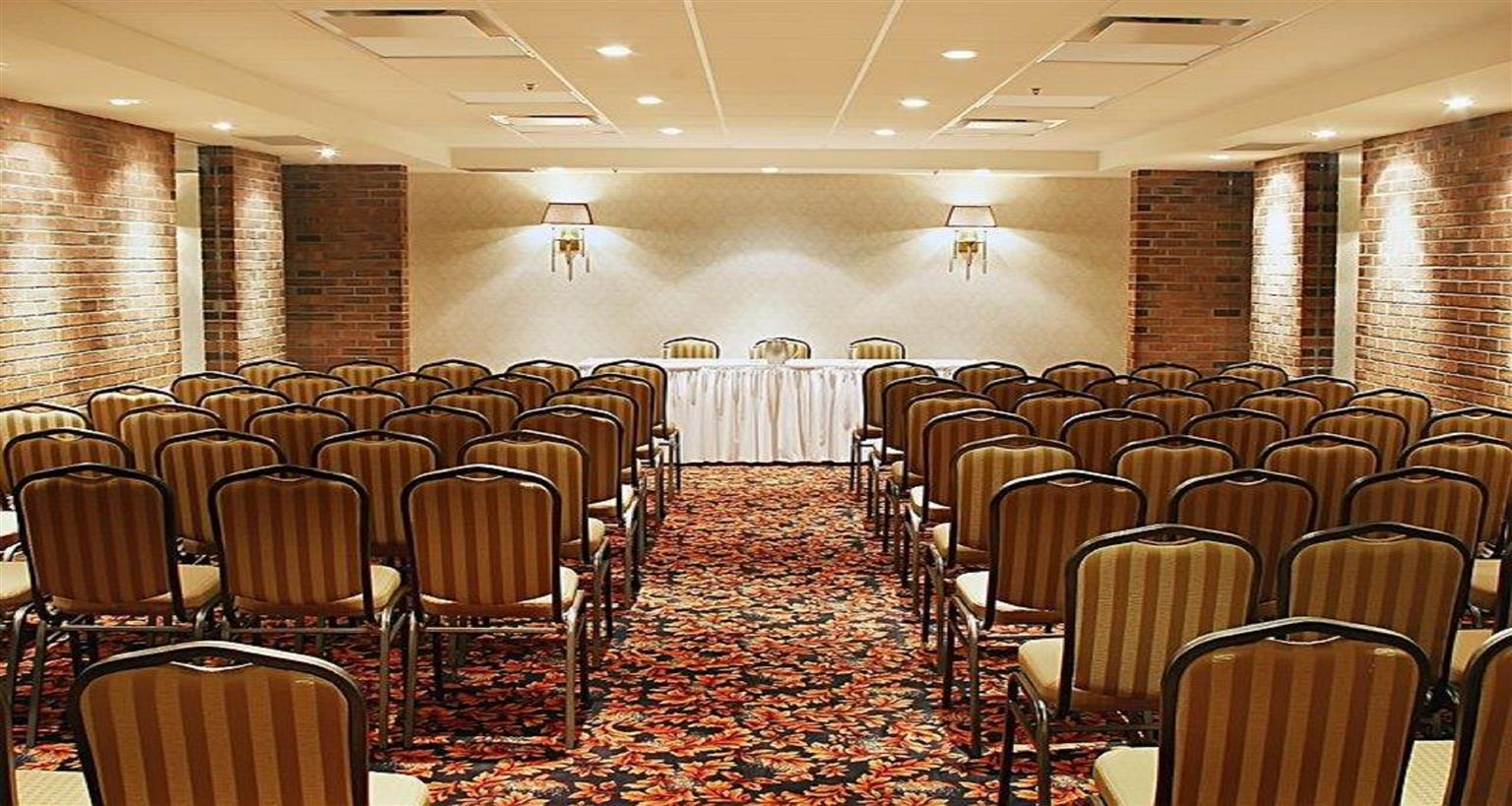 Doubletree By Hilton Montreal Airport 4*