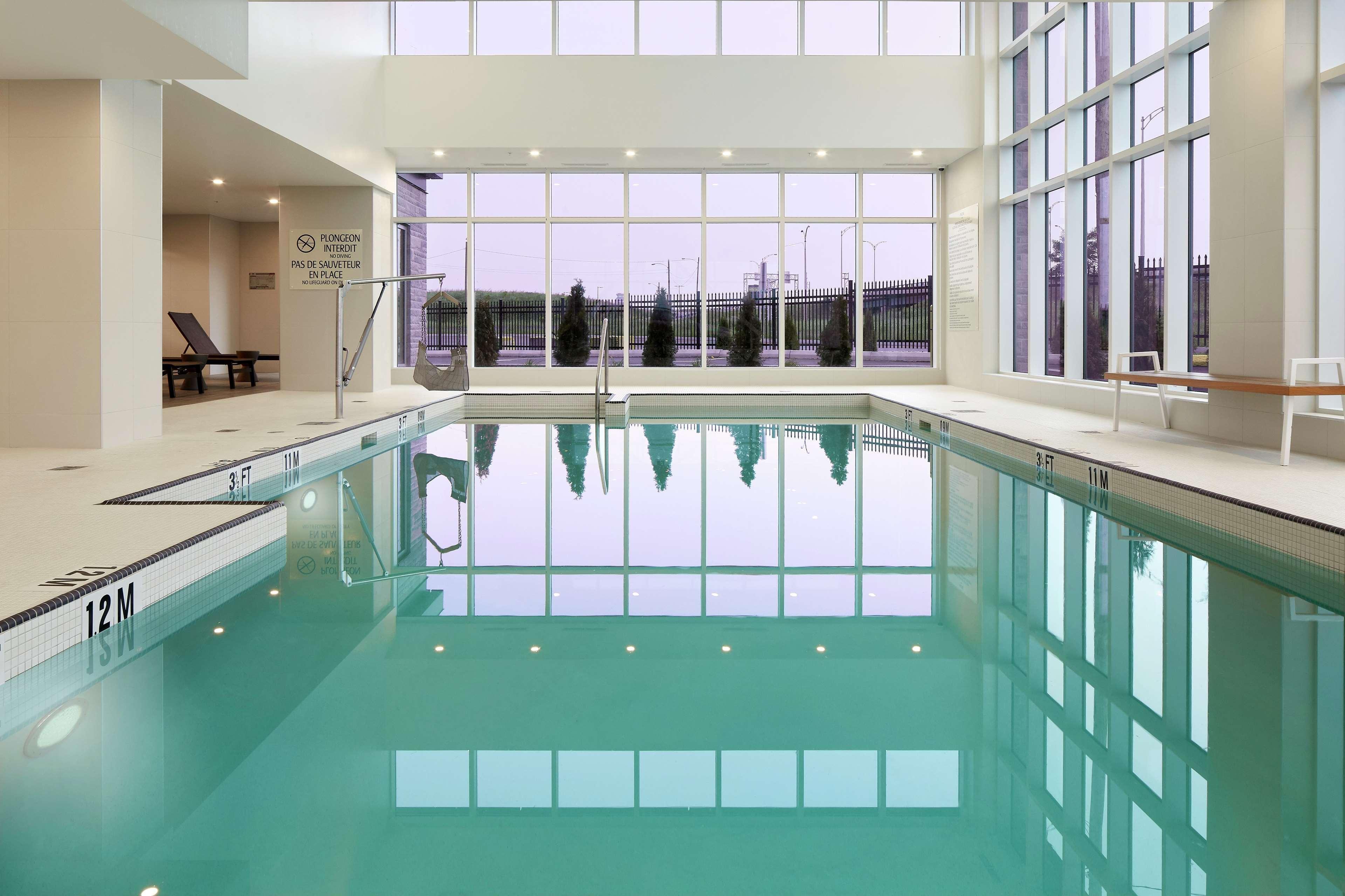 Hotel Doubletree By Hilton Montreal Airport 4*