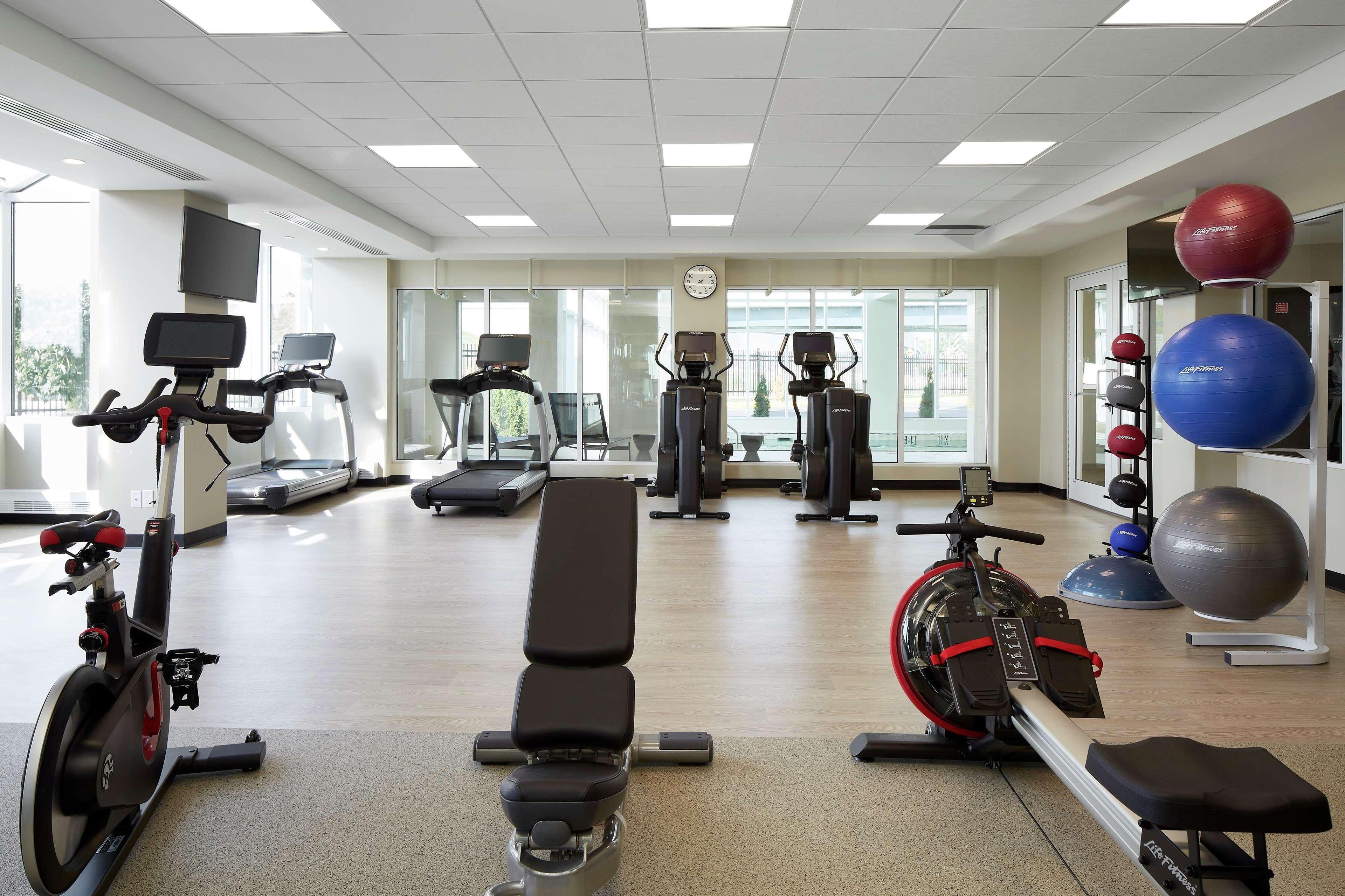 Doubletree By Hilton Montreal Airport Dorval