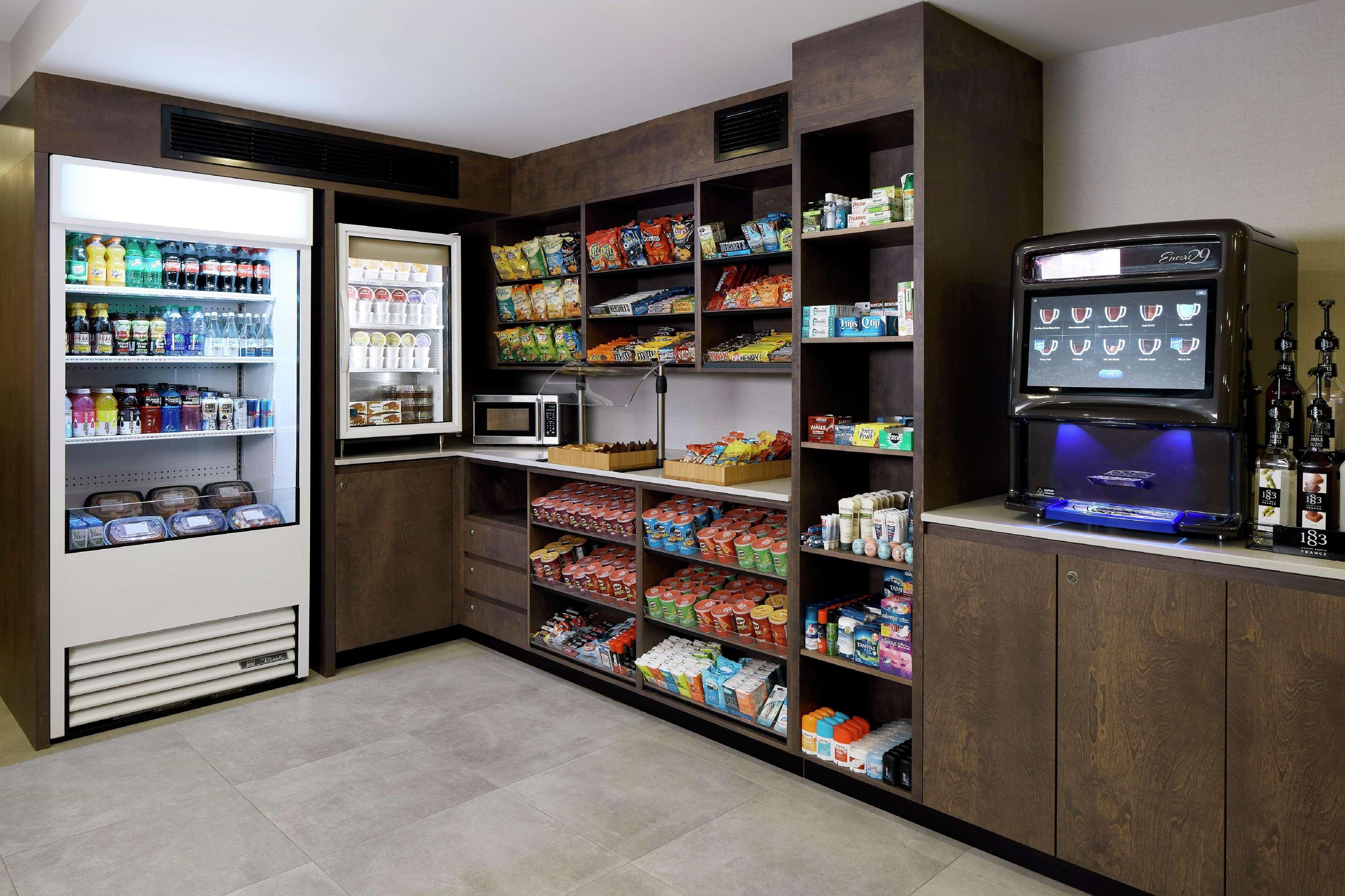 Doubletree By Hilton Montreal Airport Dorval