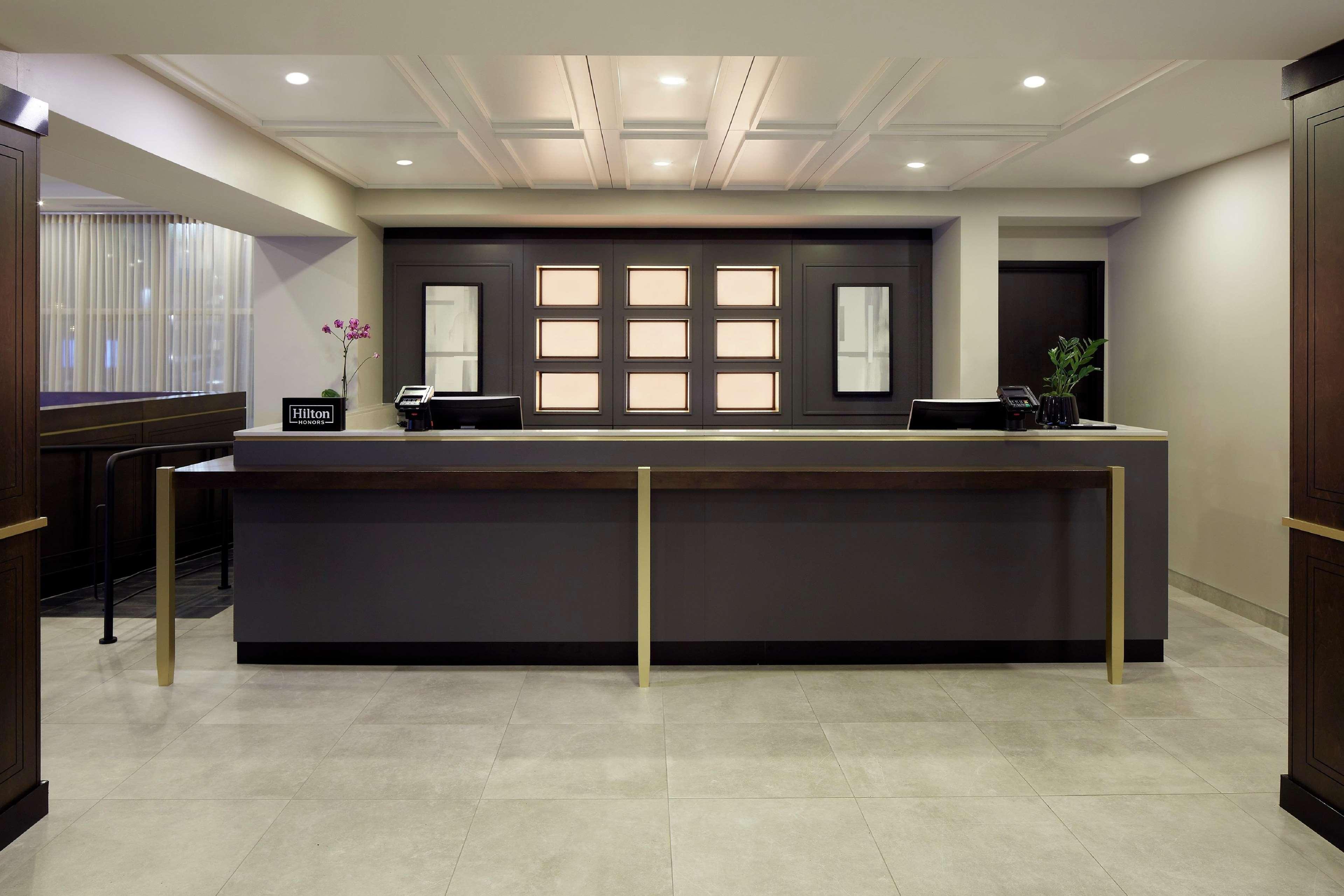 Doubletree By Hilton Montreal Airport Hotel 4*