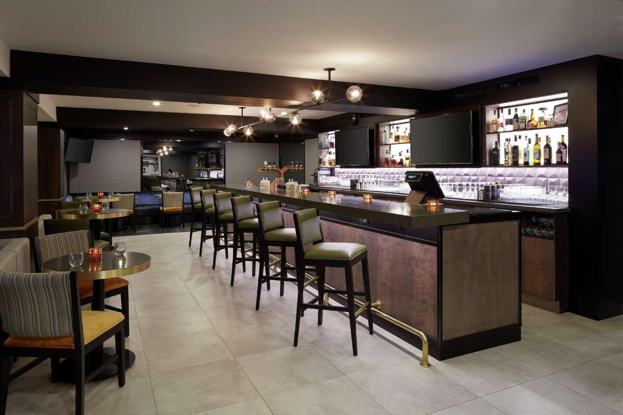 Doubletree By Hilton Montreal Airport Hotel Dorval