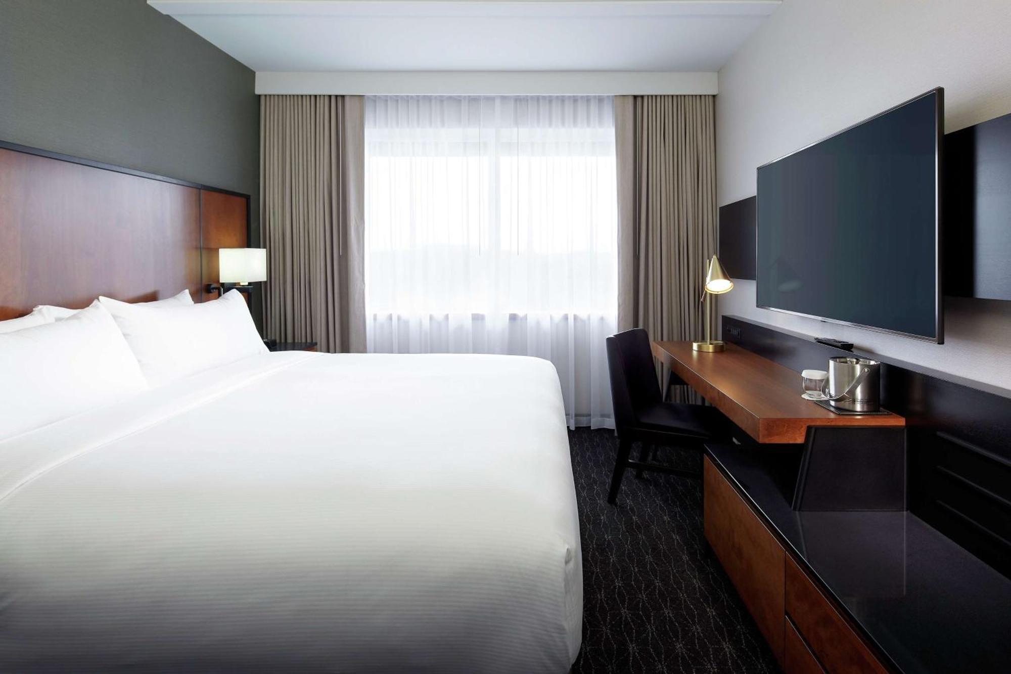 Doubletree By Hilton Montreal Airport Hotel Dorval