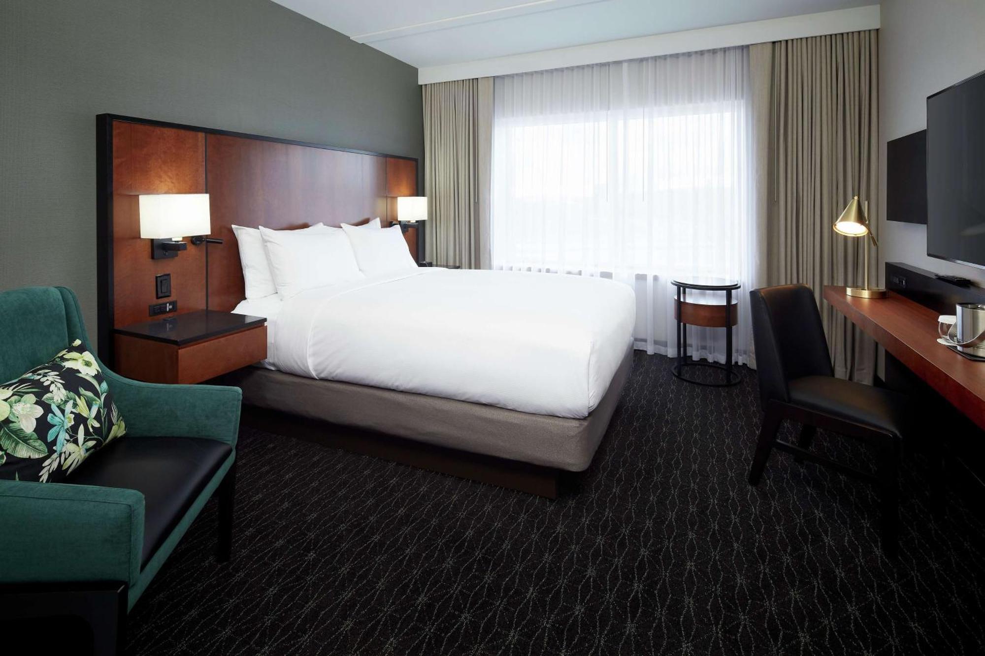 Doubletree By Hilton Montreal Airport Hotel Dorval