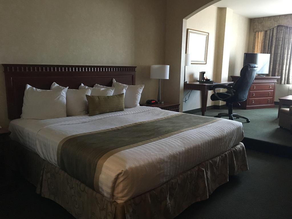 Doubletree By Hilton Montreal Airport Hotel Dorval