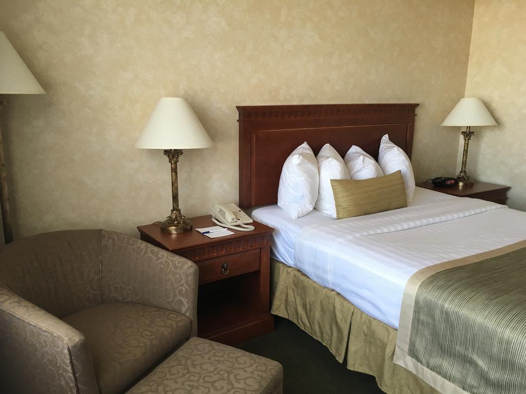 Doubletree By Hilton Montreal Airport Hotel Dorval