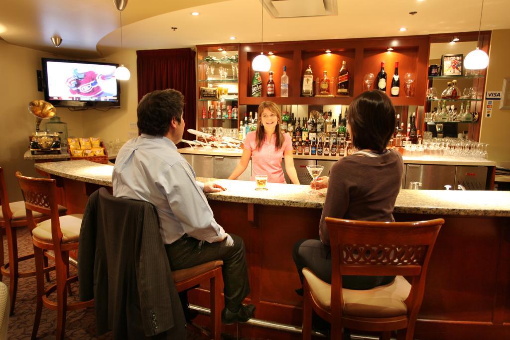 Hotel Doubletree By Hilton Montreal Airport 4*
